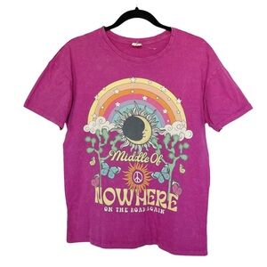 Middle of‎ Nowhere NWOT Graphic Tee